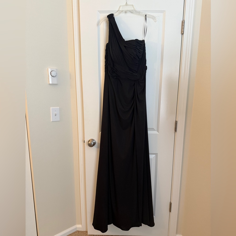 Rene Ruiz Black One-Shoulder Gown